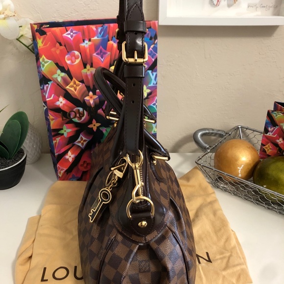 AUTH LOUIS VUITTON Damier Canvas Trevi PM Bag RARE - Picture 8 of 8